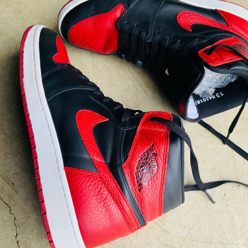 Nike Air Jordan 1 Bred banned (2016)